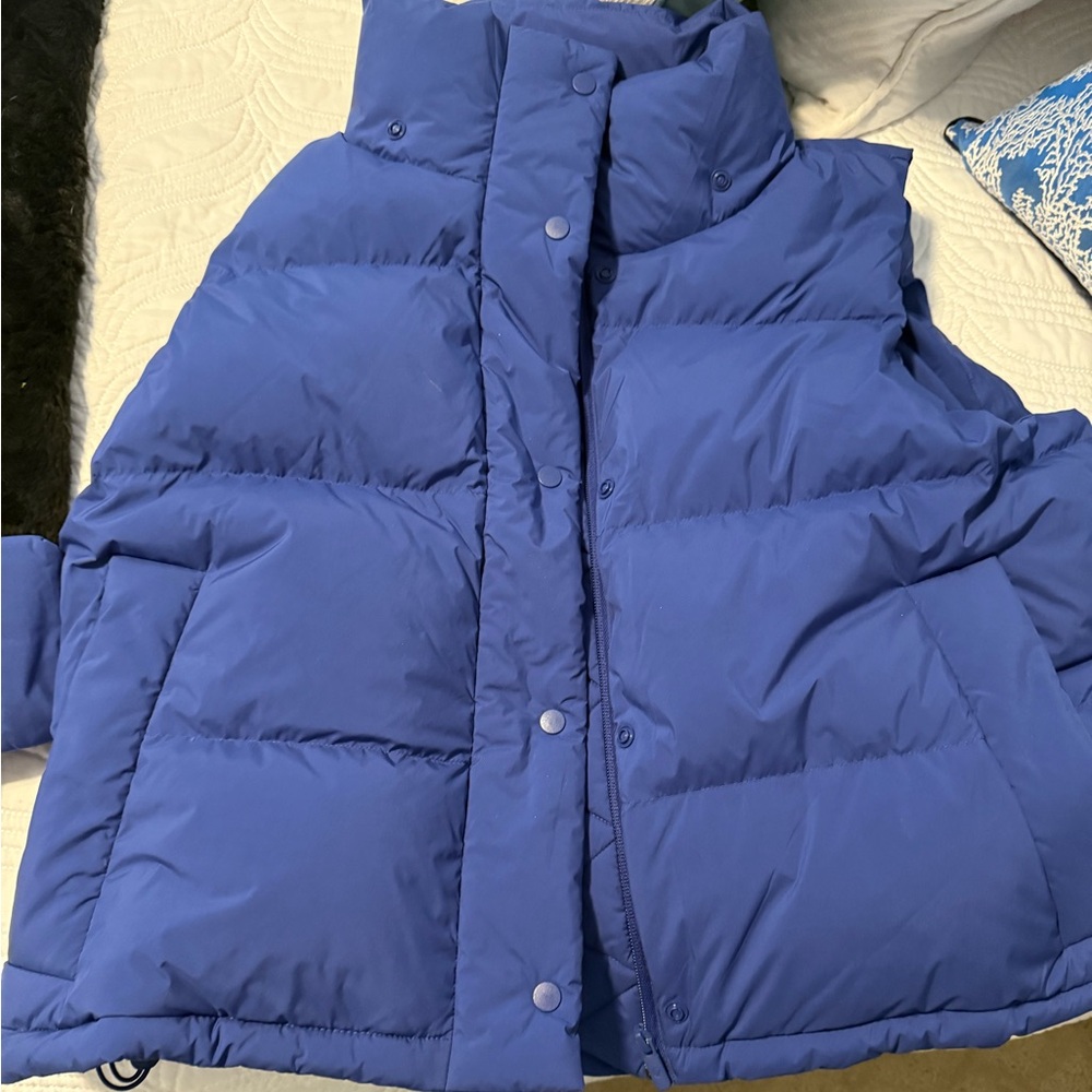 Lululemon wonder puff with hood. Womens  Size 12 cobalt blue
